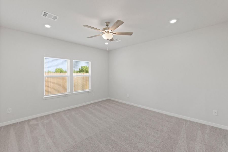 Spacious, unfurnished interior of a new home in River Ranch Trails, Dayton (Image 24).