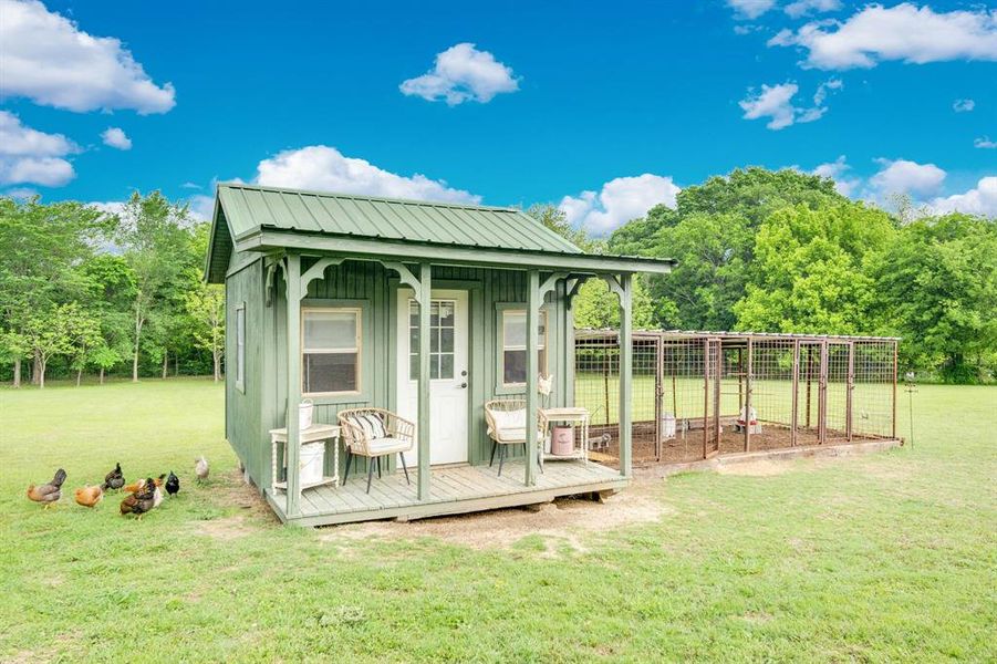 Exterior details and patio area of a home in , Palmer (Image 19).