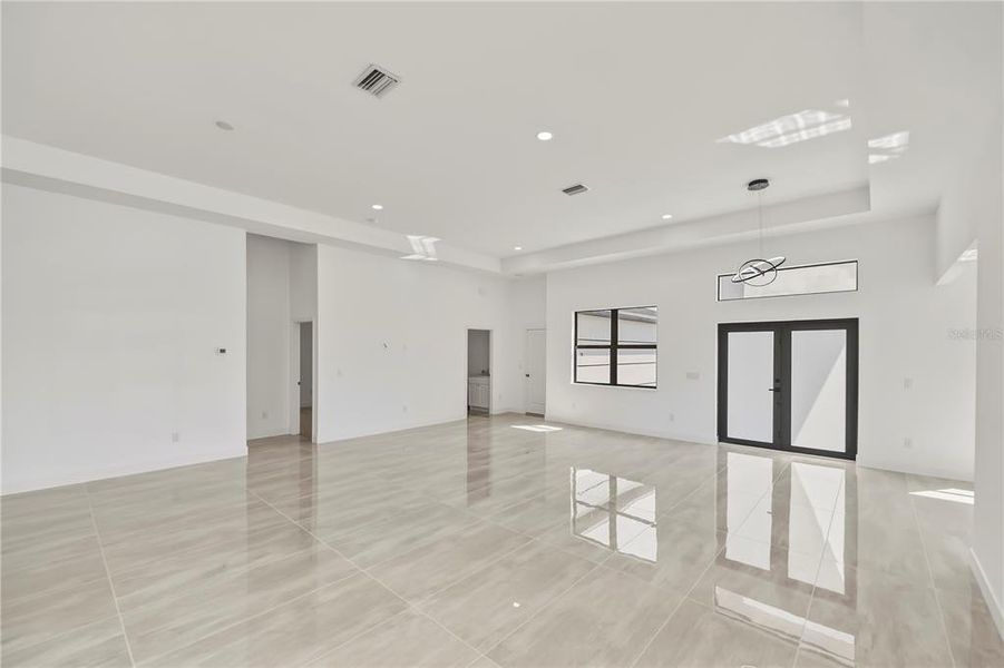 Spacious, unfurnished interior of a new home in , Port Charlotte (Image 58).