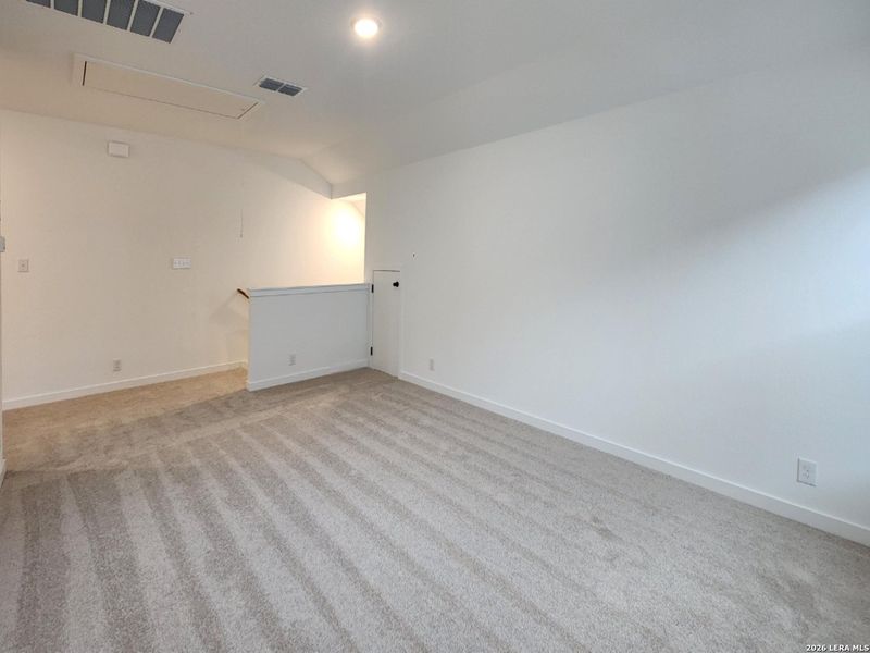 Spacious, unfurnished interior of a new home in Arcadia Ridge, San Antonio (Image 15).