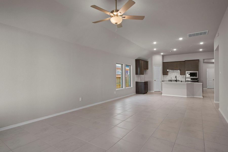 Spacious, unfurnished interior of a new home in Grand Central Park, Conroe (Image 16). Spacious, unfurnished interior of a new home in Grand Central Park, Conroe (Image 16).
