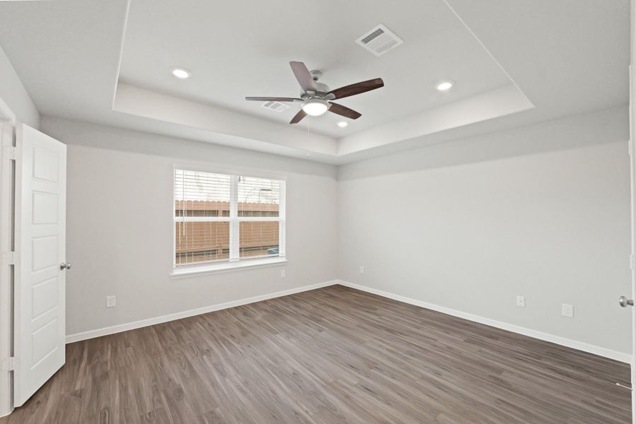 Spacious, unfurnished interior of a new home in Bammel Oaks, Houston (Image 16).