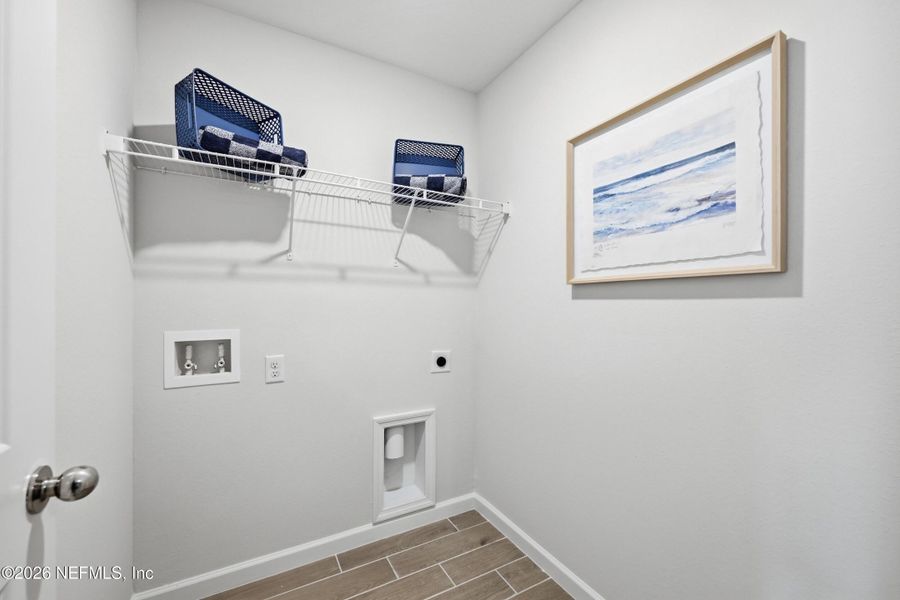 Spacious, unfurnished interior of a new home in , Middleburg (Image 19).