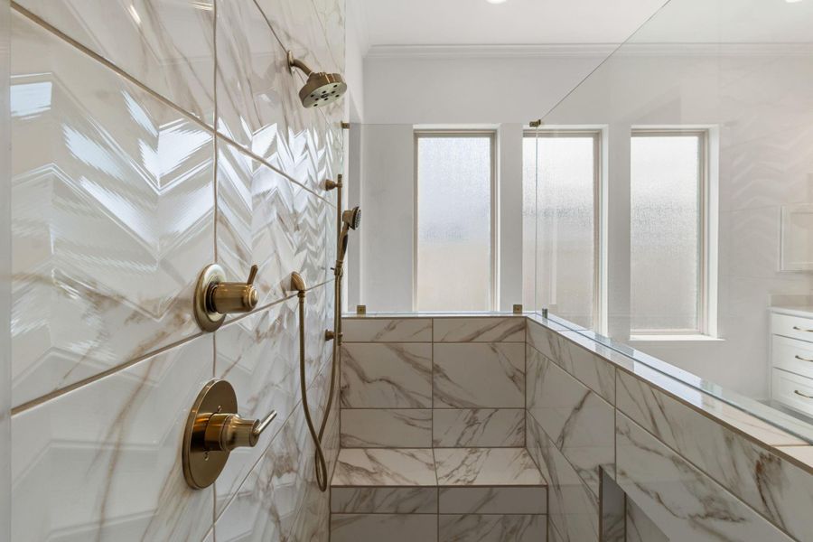 Furnished interior view inside a new home in Riceland 70', Mont Belvieu (Image 9).