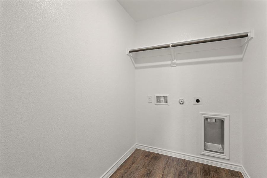 Spacious, unfurnished interior of a new home in Burgess Meadows, Cleburne (Image 9).