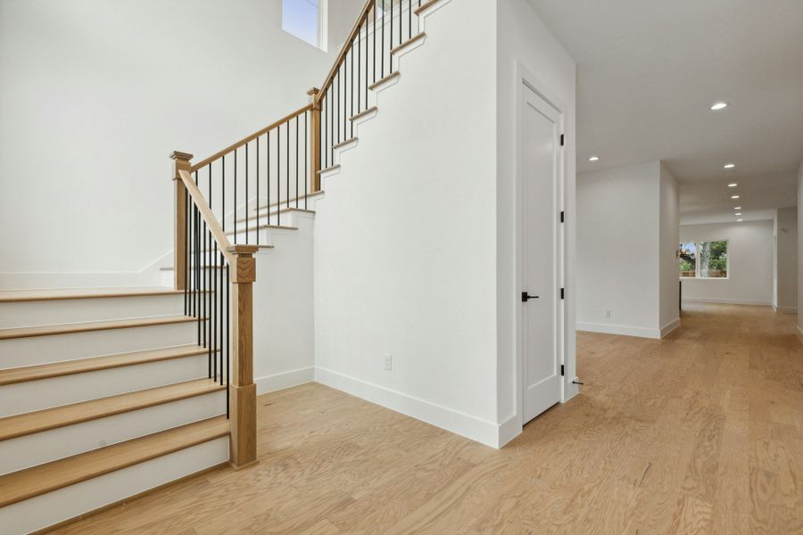 Spacious, unfurnished interior of a new home in , Dallas (Image 16).