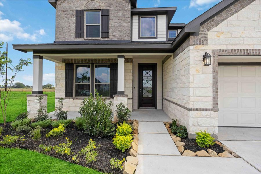 Exterior details and patio area of a home in Blue Heron Estates, Beasley (Image 3).