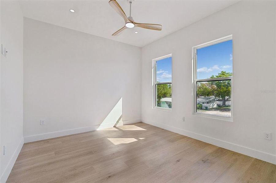 Spacious, unfurnished interior of a new home in , Tampa (Image 61).