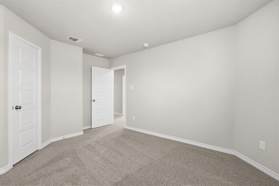 Spacious, unfurnished interior of a new home in Deer Creek, Crowley (Image 31).