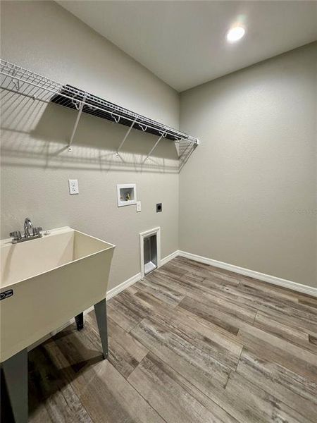 Spacious, unfurnished interior of a new home in , Dunnellon (Image 21).