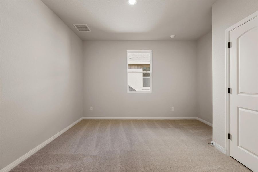 Spacious, unfurnished interior of a new home in Rolling Glen, Hutto (Image 21).