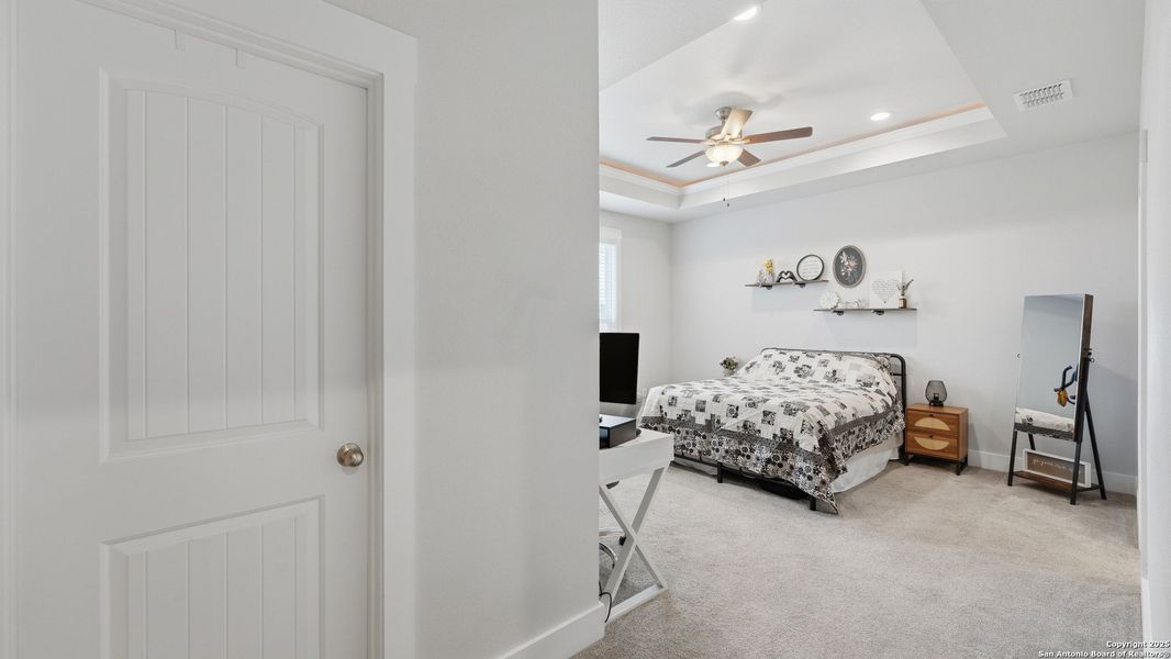 Furnished interior view inside a new home in , La Vernia (Image 14).