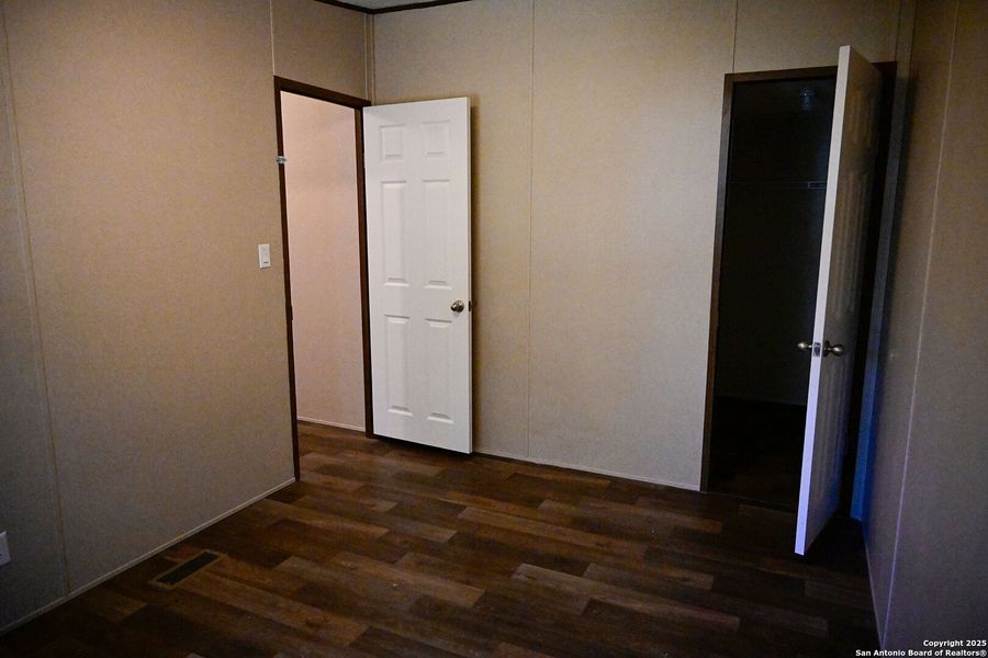 Spacious, unfurnished interior of a new home in , San Antonio (Image 10).
