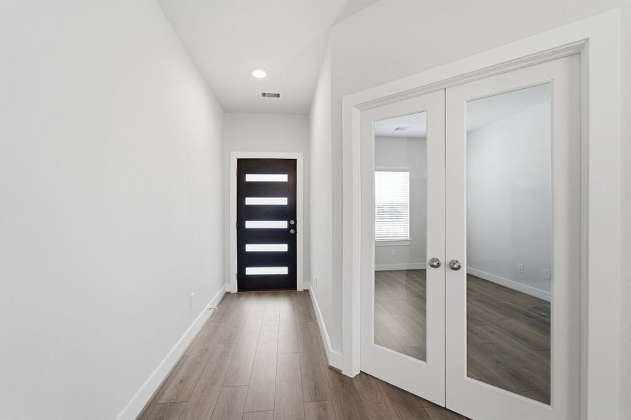 Spacious, unfurnished interior of a new home in Bay Creek, Baytown (Image 20).