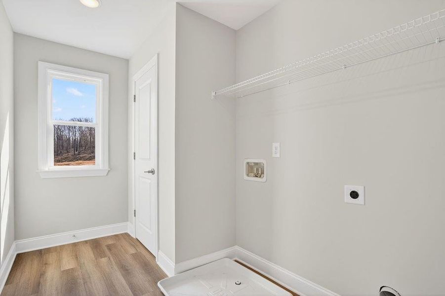 Spacious, unfurnished interior of a new home in , Homer (Image 28).