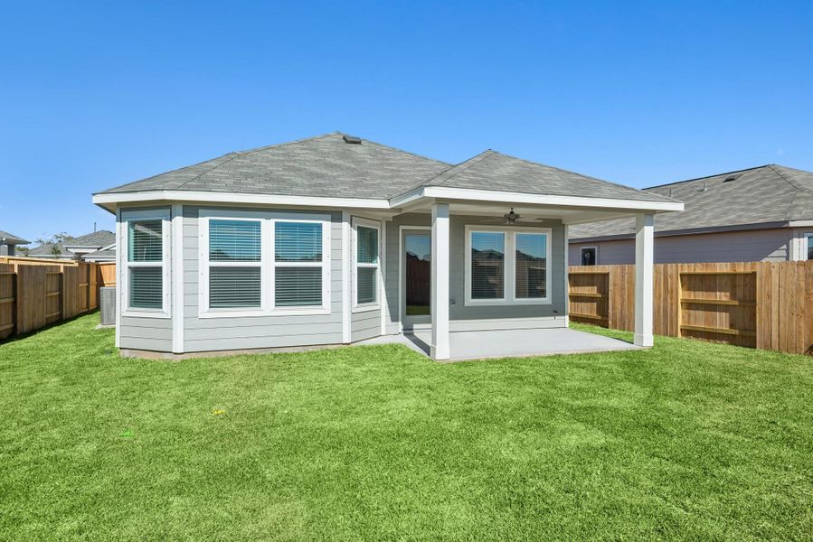 Exterior details and patio area of a home in Ambrose, La Marque (Image 24).