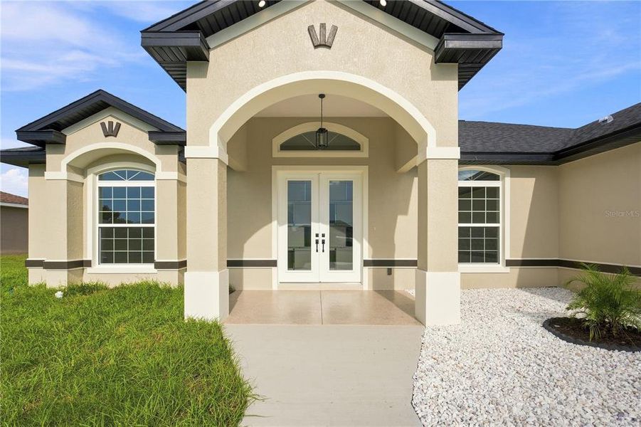 Exterior details and patio area of a home in , Belleview (Image 3).