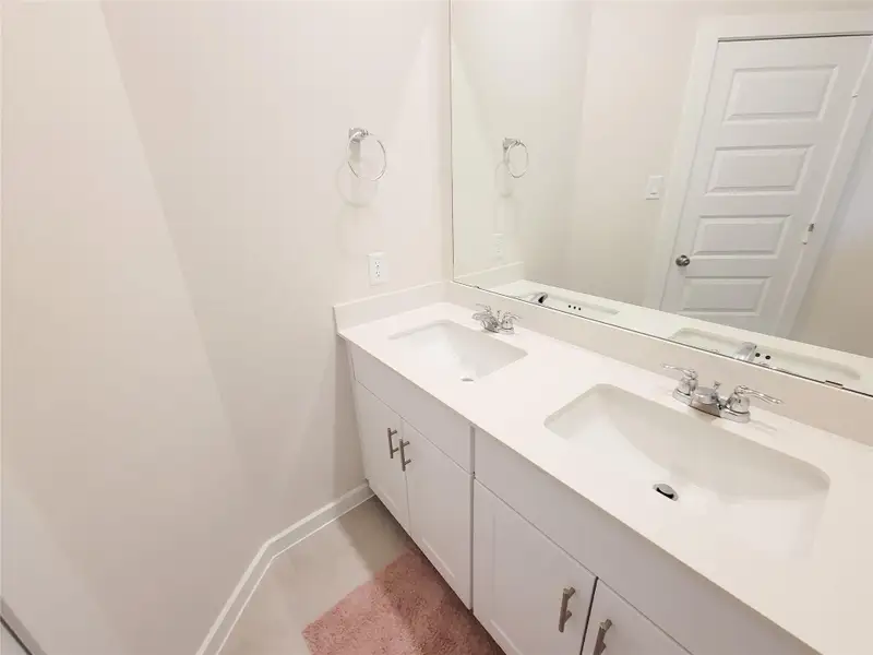 Image 42 of a home in Creekside Farms.