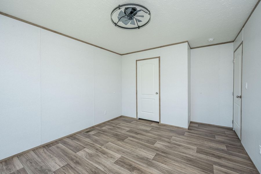 Spacious, unfurnished interior of a new home in , St. George (Image 40).