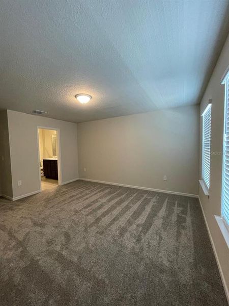 Spacious, unfurnished interior of a new home in , Kissimmee (Image 8).