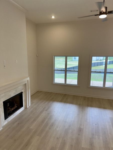 Spacious, unfurnished interior of a new home in White Oak, Arlington (Image 15).