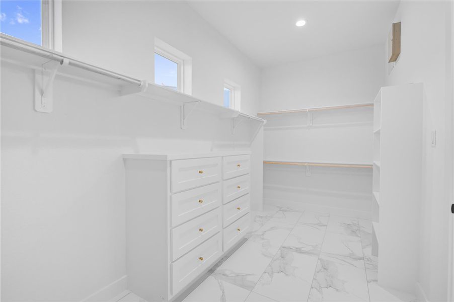 Spacious, unfurnished interior of a new home in , Houston (Image 40).