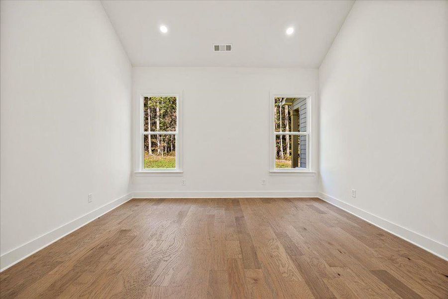 Spacious, unfurnished interior of a new home in , Gainesville (Image 31).