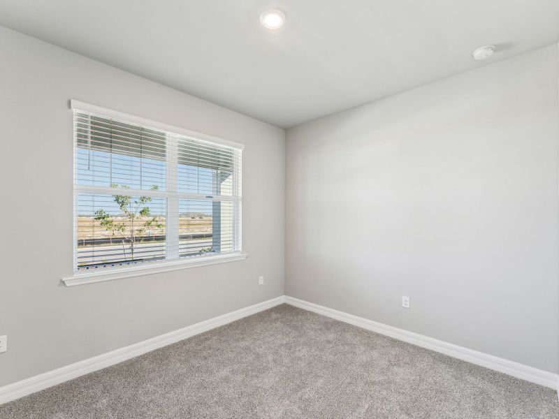 Spacious, unfurnished interior of a new home in Crescent Lakes - Signature Series, Punta Gorda (Image 14).