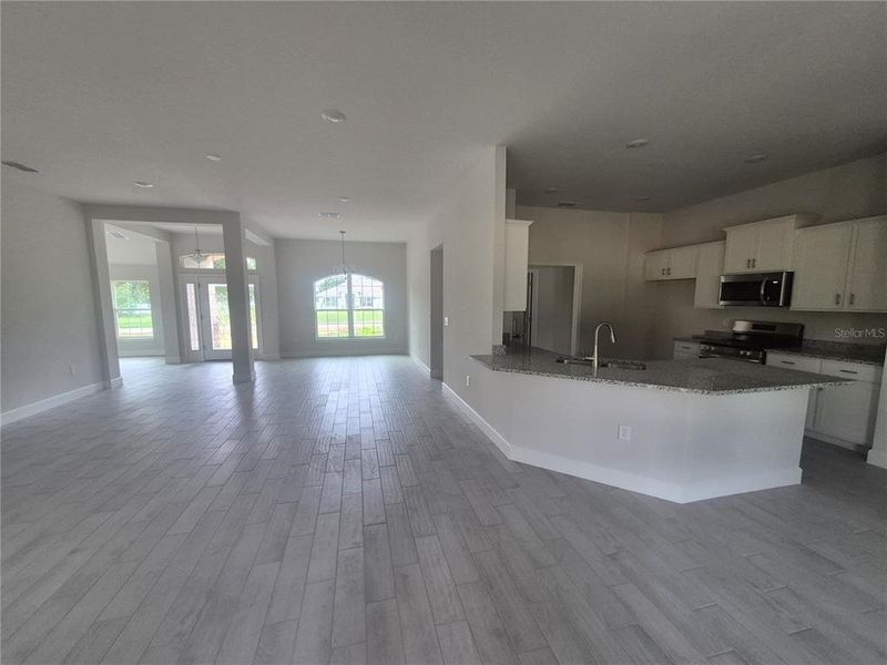 Spacious, unfurnished interior of a new home in Hill Country Estates, Dade City (Image 22).