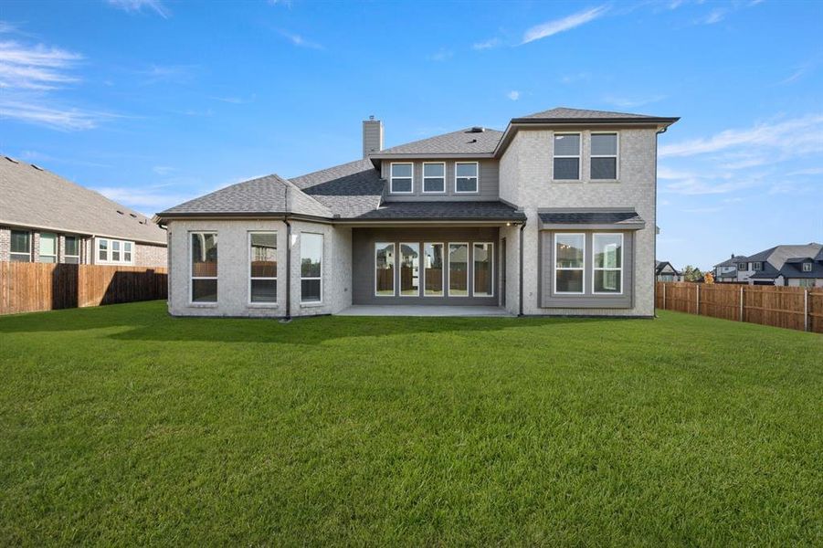 Exterior details and patio area of a home in Hayes Crossing - Phase 2, Midlothian (Image 4).