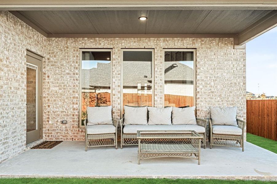 Exterior details and patio area of a home in Ridgepoint, Midlothian (Image 23).