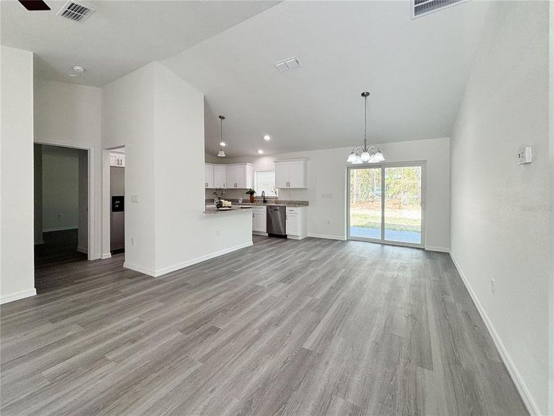 Spacious, unfurnished interior of a new home in , Dunnellon (Image 24).