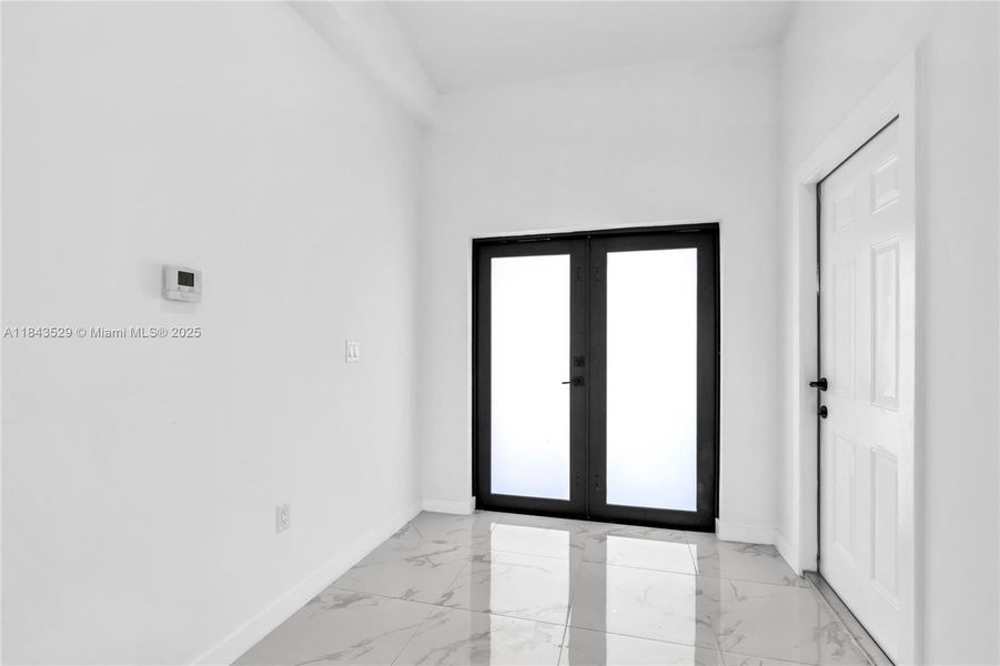 Spacious, unfurnished interior of a new home in , Pompano Beach (Image 19).