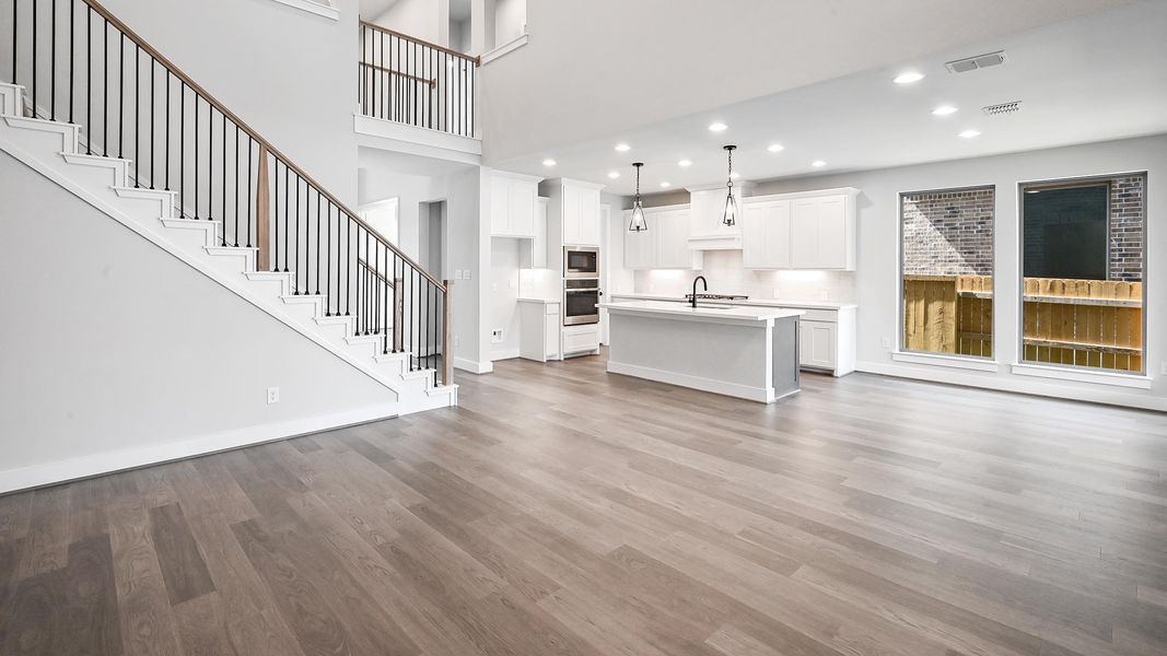 Spacious, unfurnished interior of a new home in 6 Creeks 50', Kyle (Image 16).