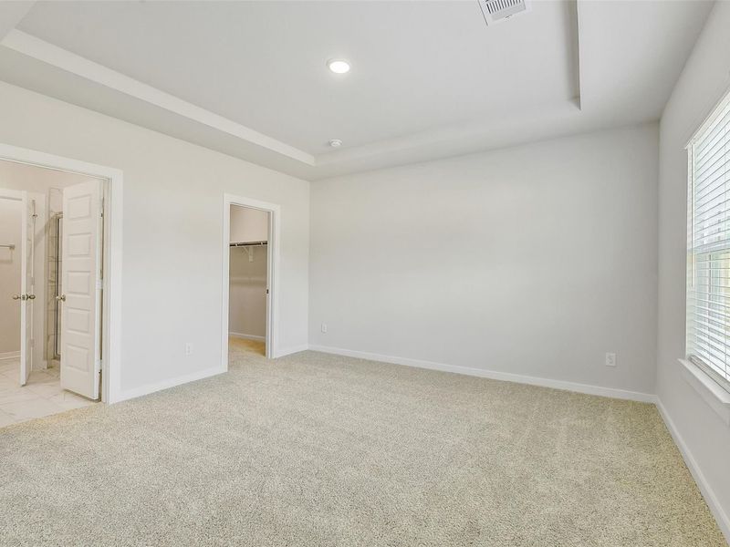 Spacious, unfurnished interior of a new home in Caney Creek Place, Conroe (Image 34).