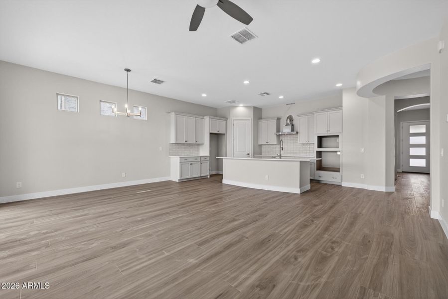 5)GREAT ROOM 5)GREAT ROOM