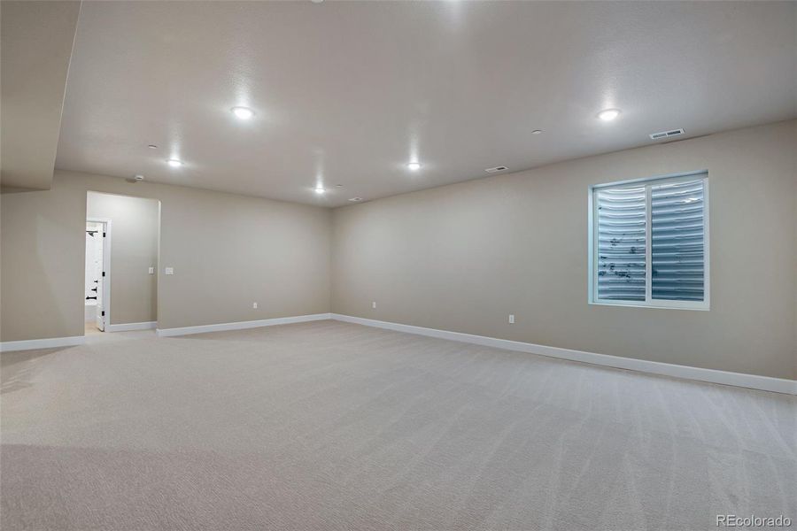 Spacious, unfurnished interior of a new home in Reunion Ridge, Commerce City (Image 23).