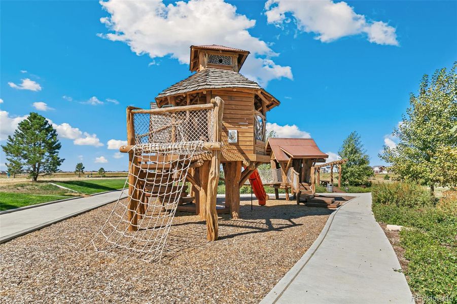 Community amenities in , Aurora (Image 4).