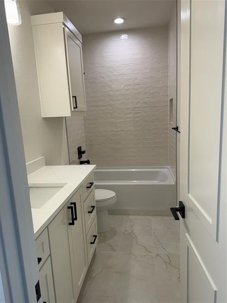 Furnished interior view inside a new home in , Gunter (Image 10).