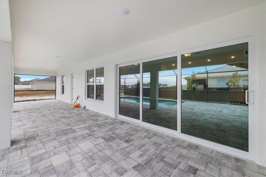 Spacious, unfurnished interior of a new home in Cape Coral, Cape Coral (Image 32).