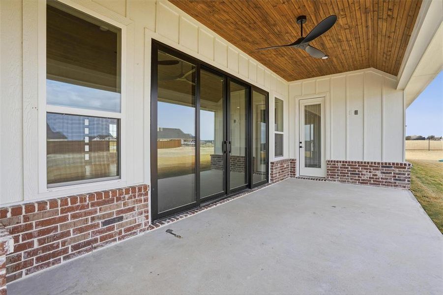 Exterior details and patio area of a home in Aledo Heights - Aledo ISD, Aledo (Image 3).