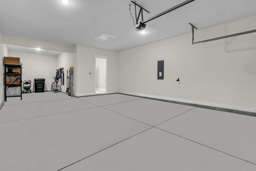 Spacious, unfurnished interior of a new home in , Summerville (Image 23).