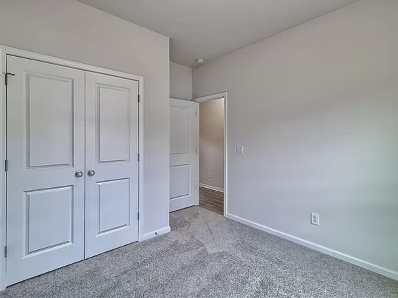 Spacious, unfurnished interior of a new home in Emanuel Creek, West Columbia (Image 11).