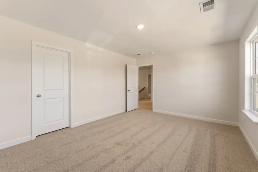 Spacious, unfurnished interior of a new home in Ridgecrest at Midway, Anderson (Image 31).
