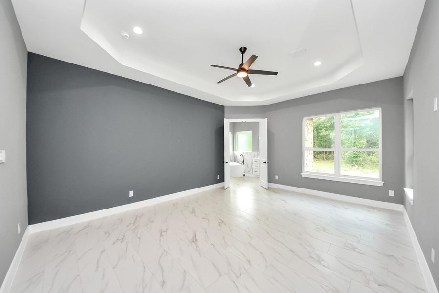 Spacious, unfurnished interior of a new home in , Dayton (Image 12).