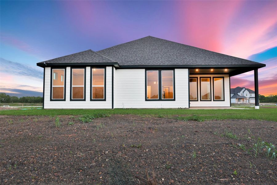 Exterior details and patio area of a home in Magnolia Bend, Rosharon (Image 4).