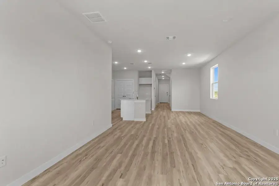 Spacious, unfurnished interior of a new home in Millican Grove, San Antonio (Image 9).