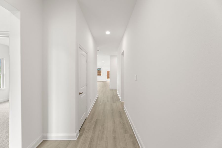 Spacious, unfurnished interior of a new home in Creekside, Royse City (Image 29).