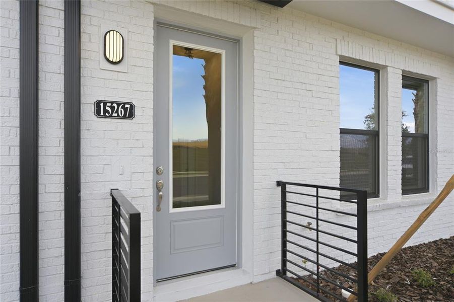 Exterior details and patio area of a home in , Winter Garden (Image 3).