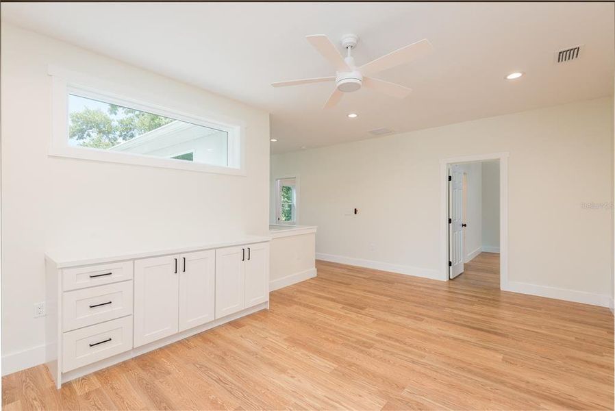 Spacious, unfurnished interior of a new home in , Tampa (Image 36).